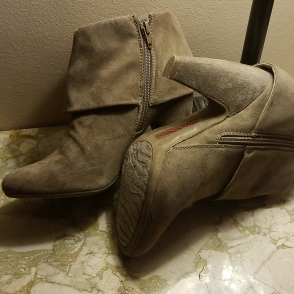 BEAUTIFUL SAND BOOTIES!?! - Picture 2 of 7